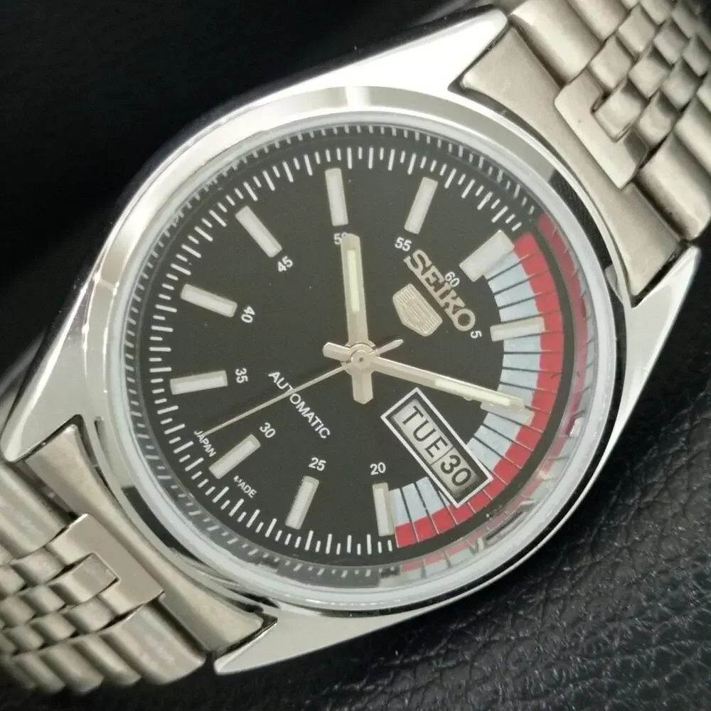 Vintage 1974 Seiko Automatic Mens Silver Watch W/daydate & Red accents